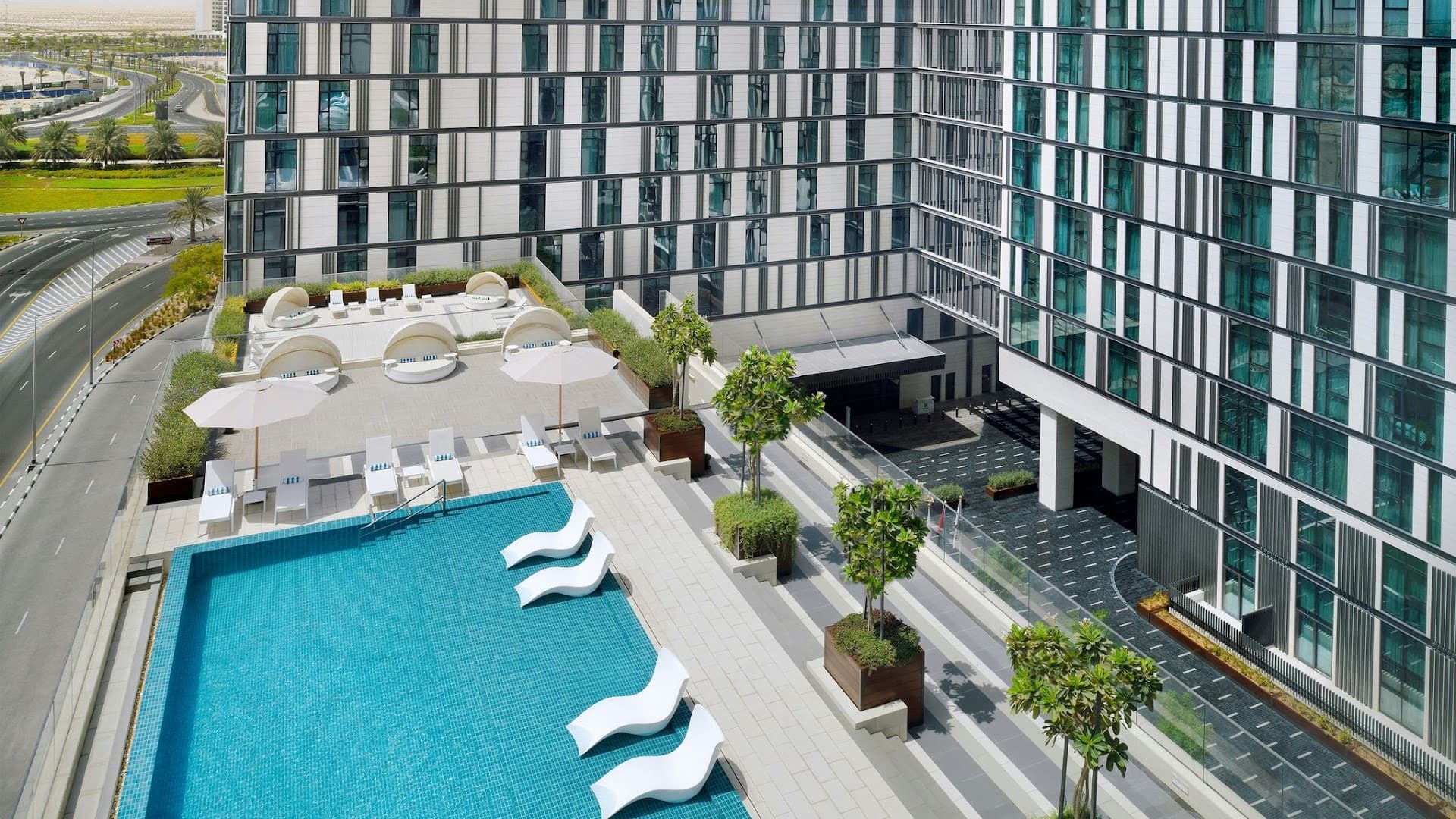 Holiday Inn Dubai al-Maktoum Airport by IHG