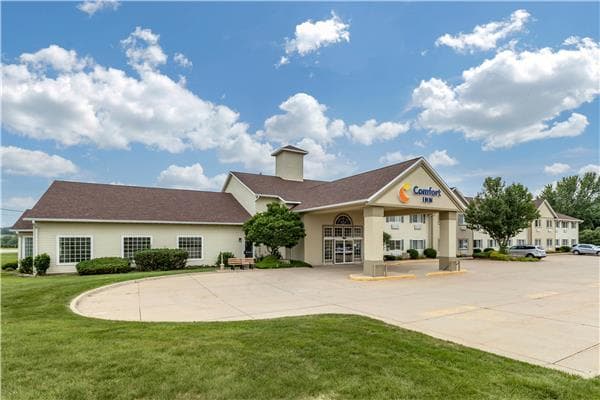 Comfort Inn Dyersville Near Field of Dreams