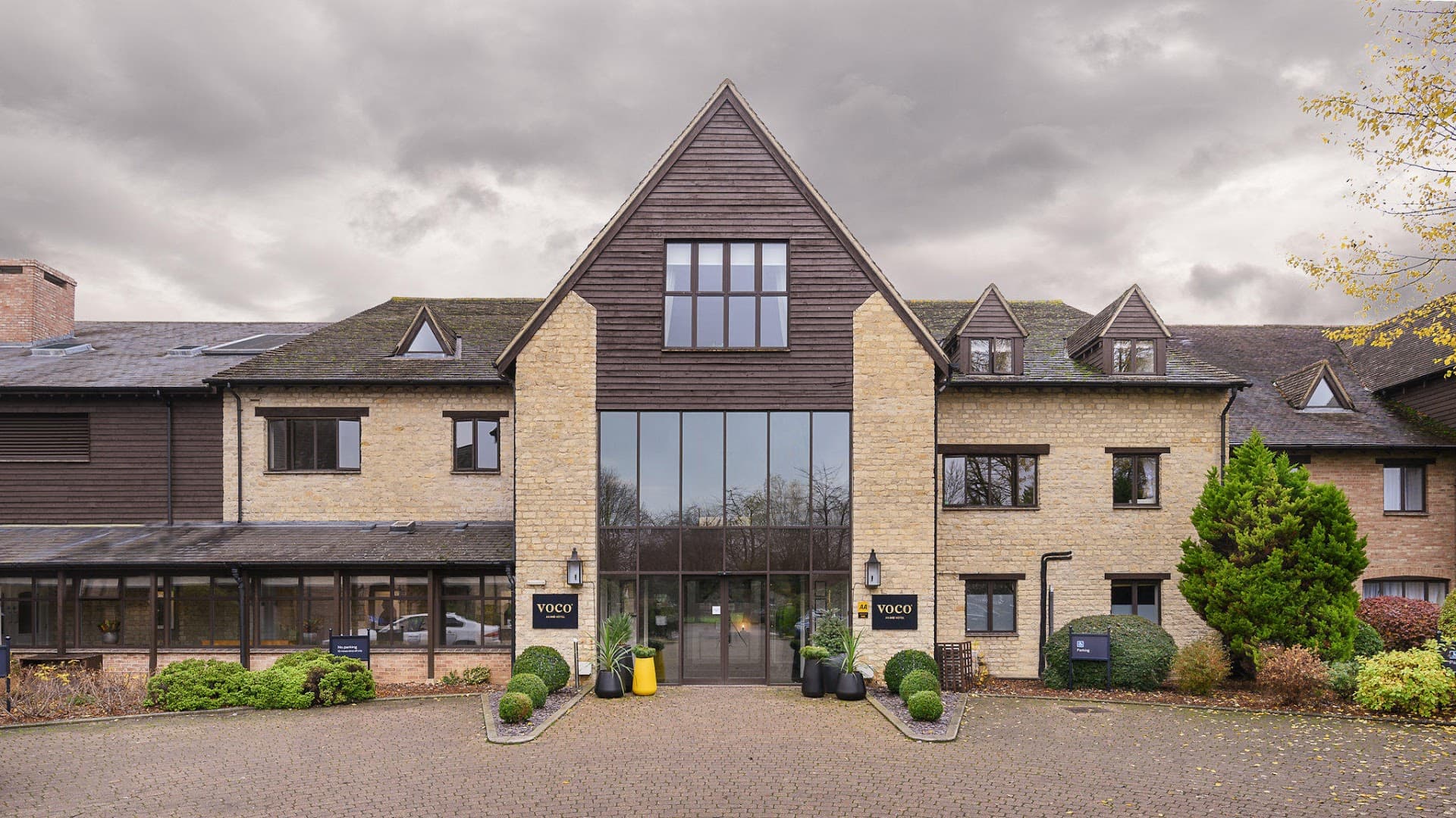 voco Oxford Spires by IHG